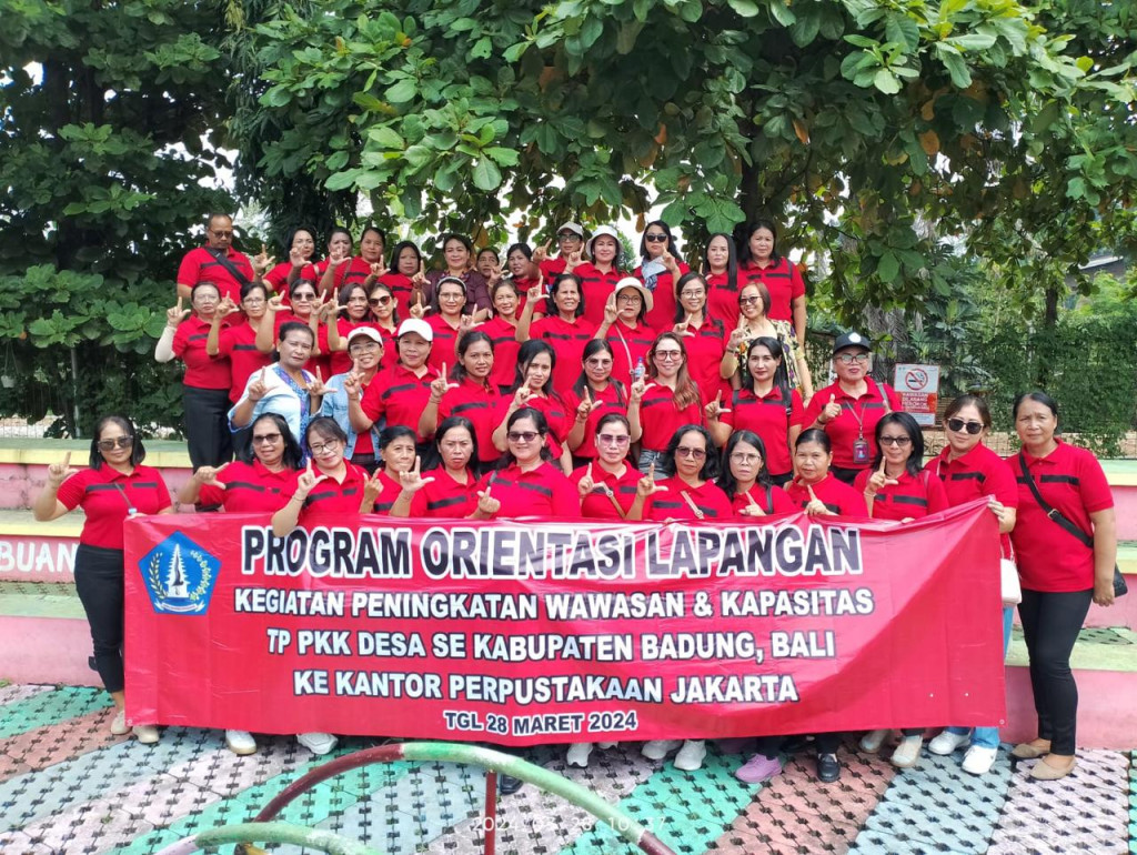 IKUTI ORIENTASI LAPANGAN KETUA TIM PENGGERAK PKK DESA ANGANTAKA BERANGKAT KE JAKARTA